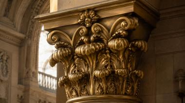 Chapiters Relief capital with a cascade of acanthus leaves and a floral crown 3d model