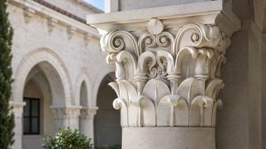 Chapiters Classic Corinthian capital with symmetrical scrolls and fluting 3d model