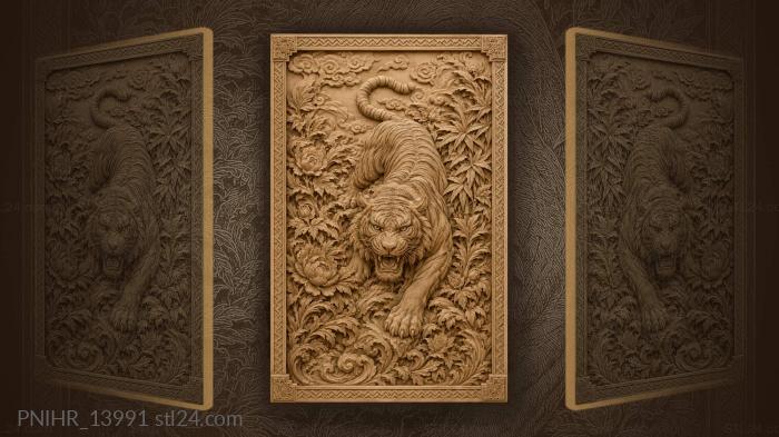 Оскаленный тигр выходит из облаков