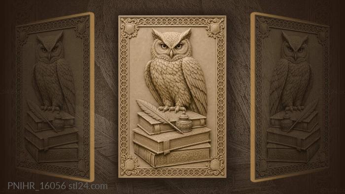 Сова мудрая на старинных книгах
